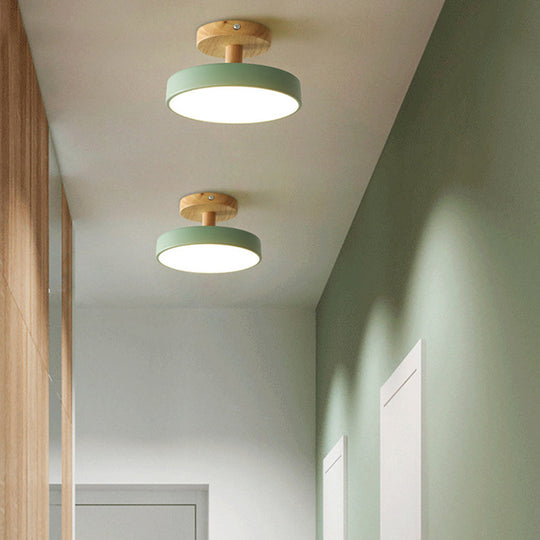 Scandinavische Plafondlamp met Houten Basis & Zacht Pastel Design