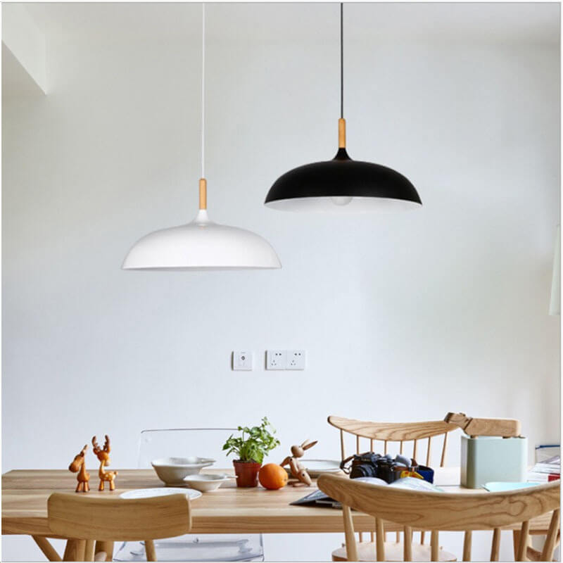 Kleurrijke Metalen Hanglamp met Houten Accent – Twee Maten