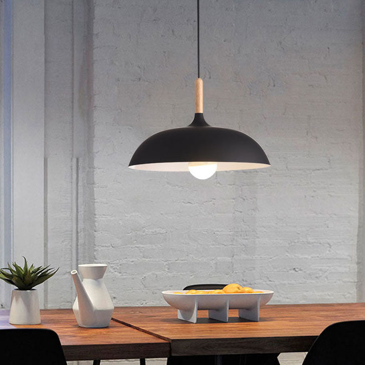 Kleurrijke Metalen Hanglamp met Houten Accent – Twee Maten