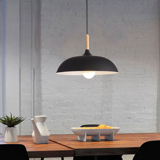 Kleurrijke Metalen Hanglamp met Houten Accent – Twee Maten