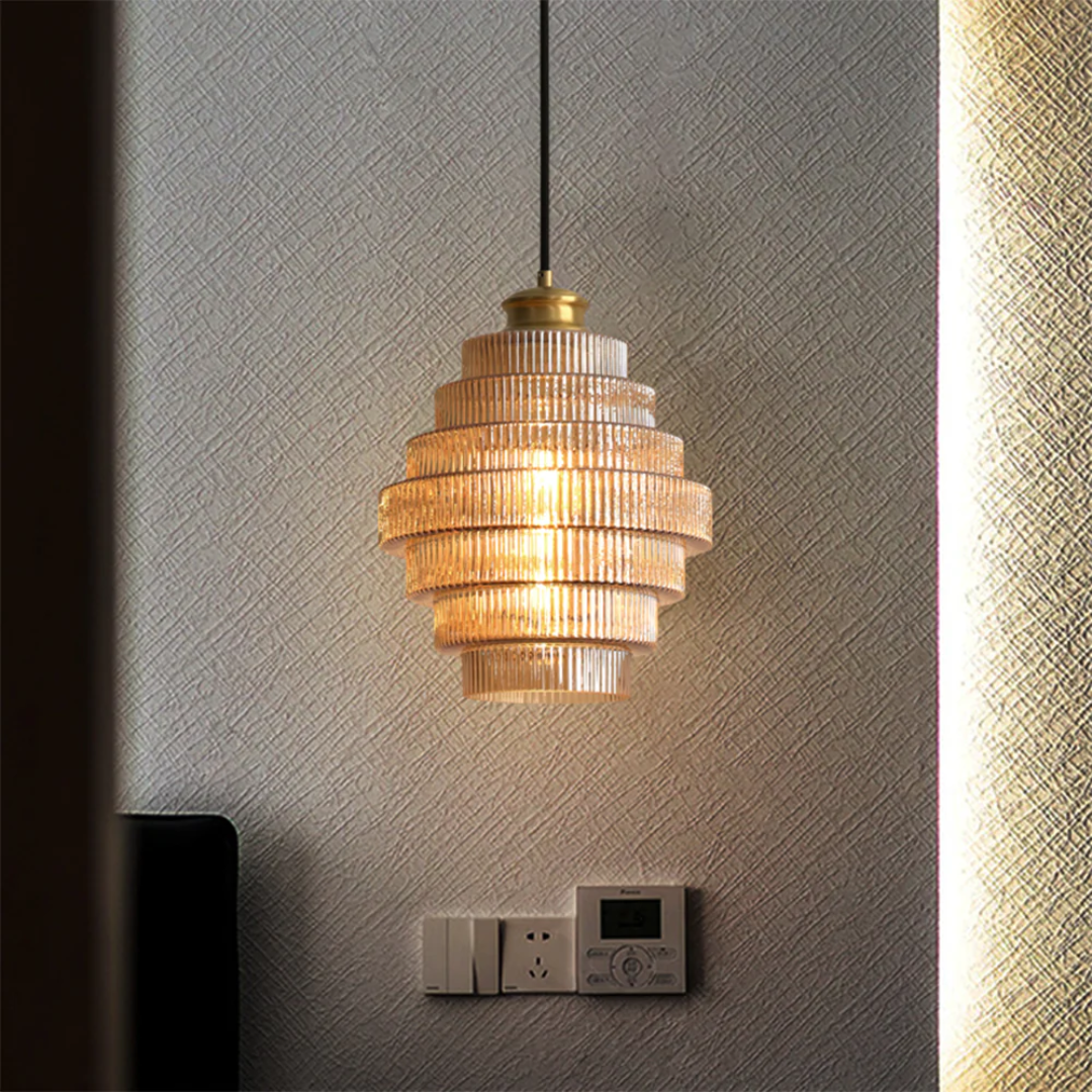 Golvende Glazen Hanglamp met Geribbelde Kap en Messing Details