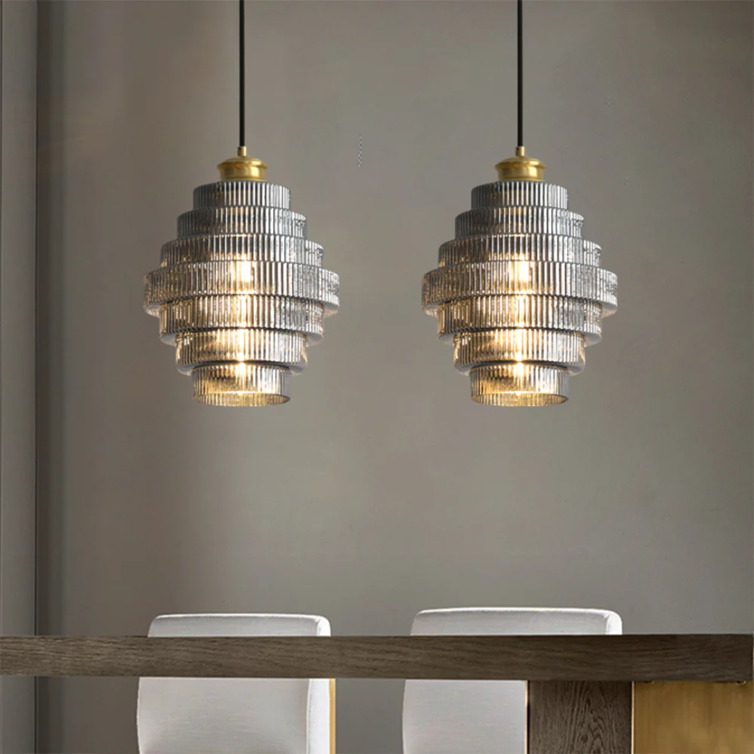 Golvende Glazen Hanglamp met Geribbelde Kap en Messing Details