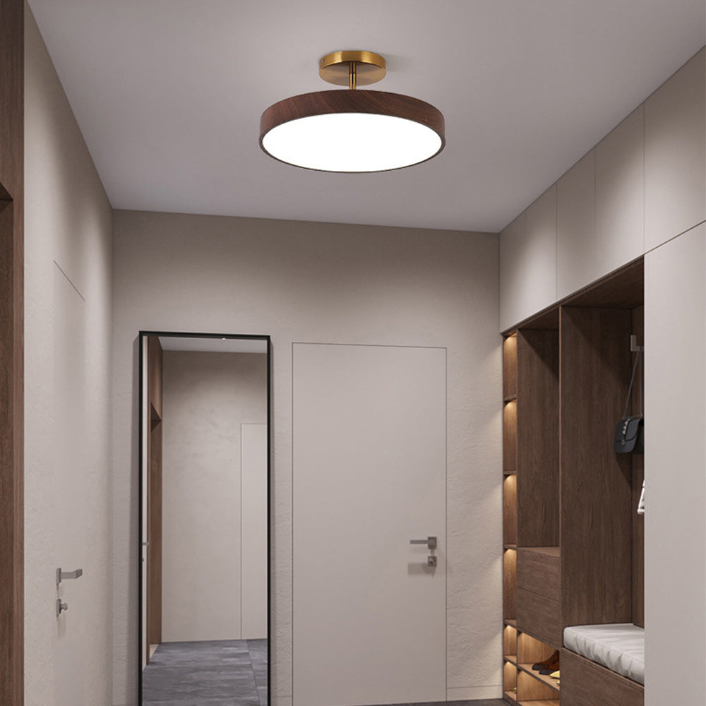 Scandinavische Plafondlamp met Houtlook & Goudkleurig Montuur
