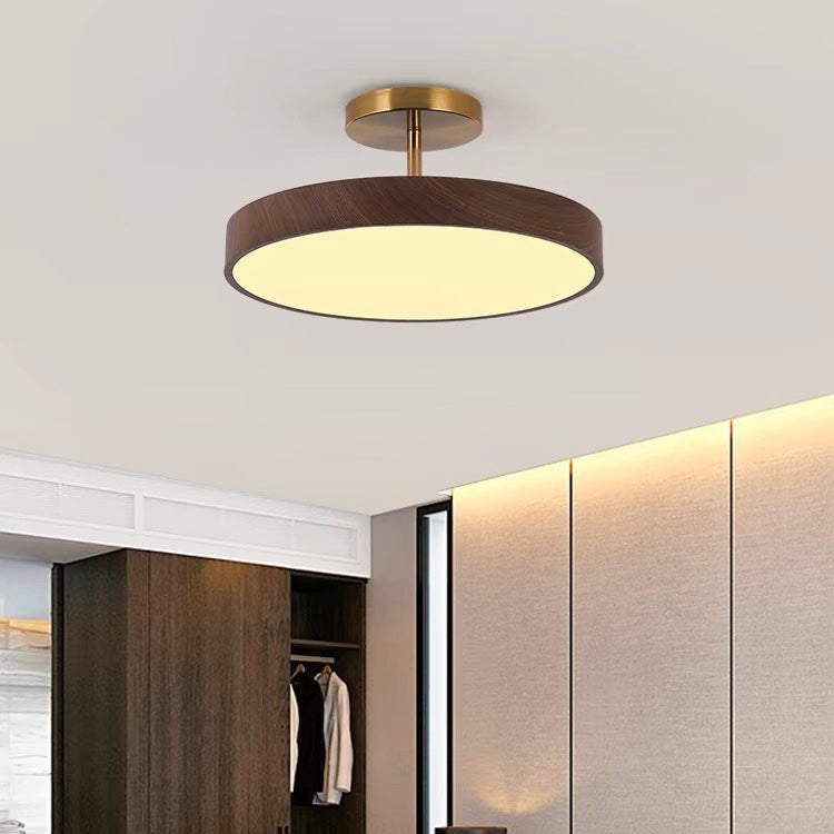 Scandinavische Plafondlamp met Houtlook & Goudkleurig Montuur