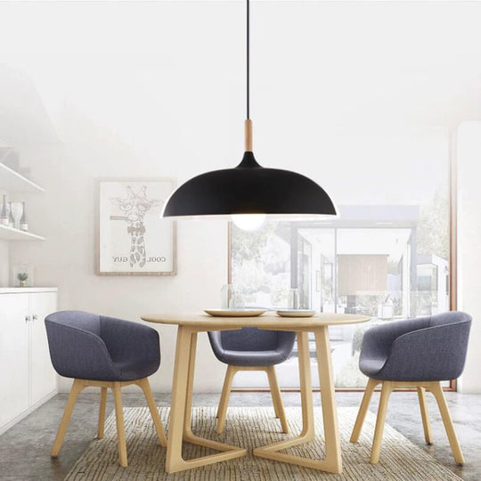 Kleurrijke Metalen Hanglamp met Houten Accent – Twee Maten
