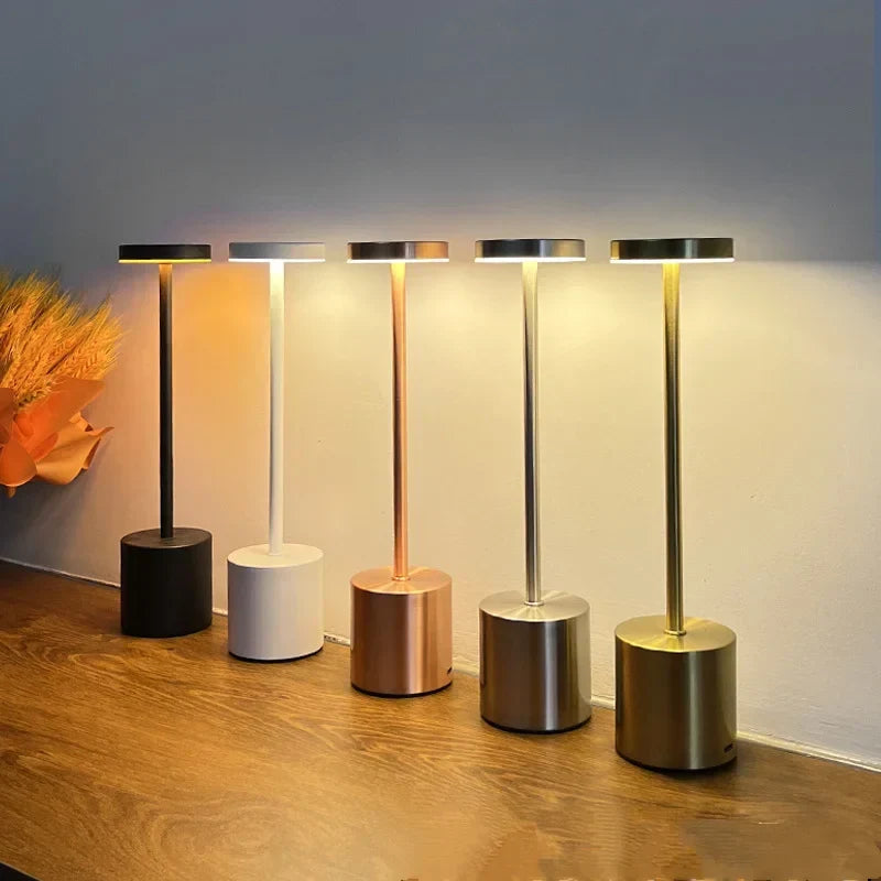 Elegante H-Vormige LED Designlamp met USB-C Oplaadfunctie