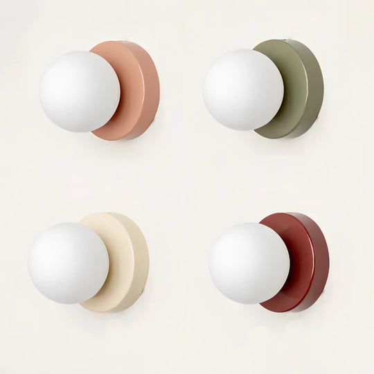 Minimalistische Scandinavische Wandlamp met Glazen Kap